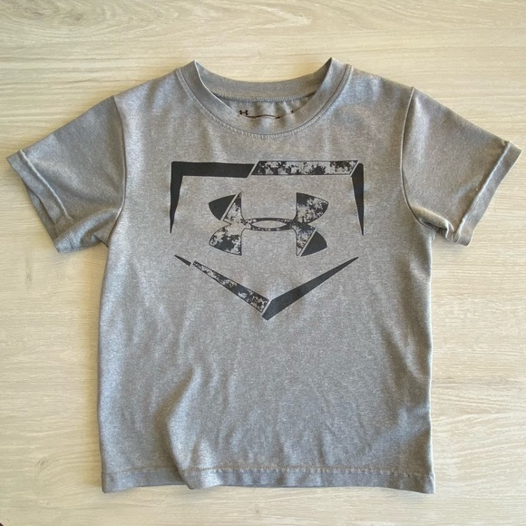 Under Armour Boys Gray Heatgear Size 4 T-Shirt - Picture 1 of 3